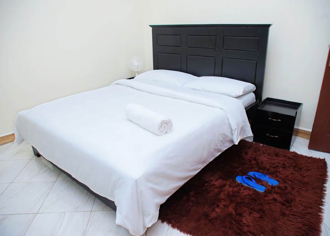 Accommodation Services Kampala Uganda. Furnished Apartments Uganda. Airbnb Apartment for Rent Najjera Uganda. Short Stay And Longer Stay Airbnb Services, Airbnb Apartment Vacation Rentals. Jay Home Furnished Apartment Najjera, Kampala Uganda. Airbnb Accommodation Services, 1 Bedroom Apartment, Unlimited WiFi, Dstv, Fridge, Microwave, Gas Cooker, Cutlery And Dinner Plates, Smart Tv, Heater For Hot Bath, Cleaning Services, Home Security 24/7. Houses For Rent Kampala Uganda. Real Estate Uganda. Ugabox.com